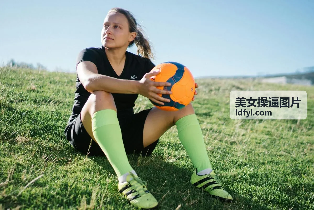 美女操逼图片热门合集封面